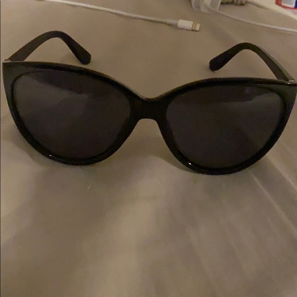 Black Sunglasses - Picture 2 of 4